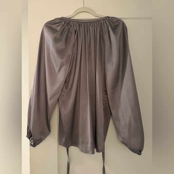 Elegant Women's Blouse in Dark Lavender - Picture 4 of 5